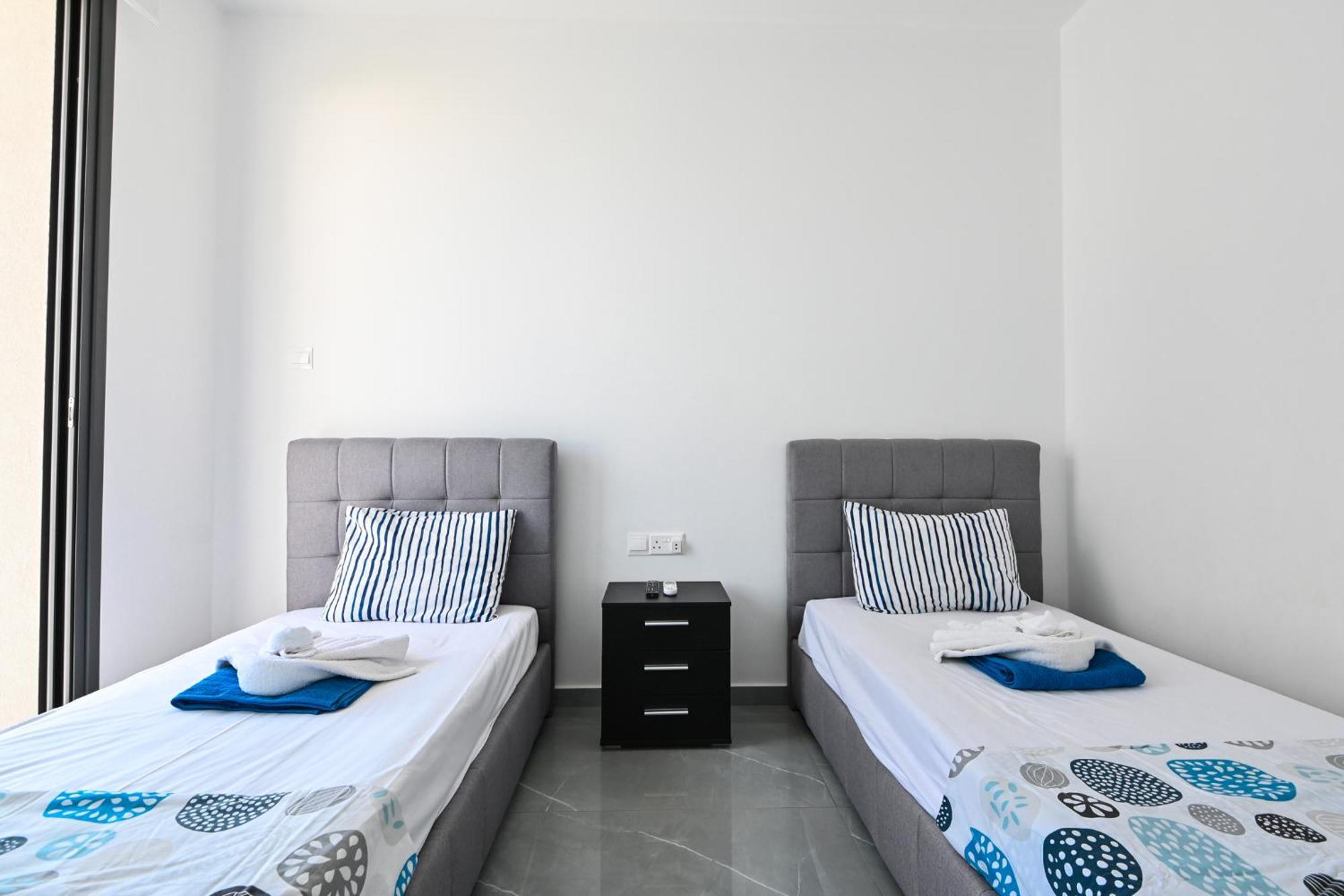 פרוטאראס By The Beach Villa 12 מראה חיצוני תמונה